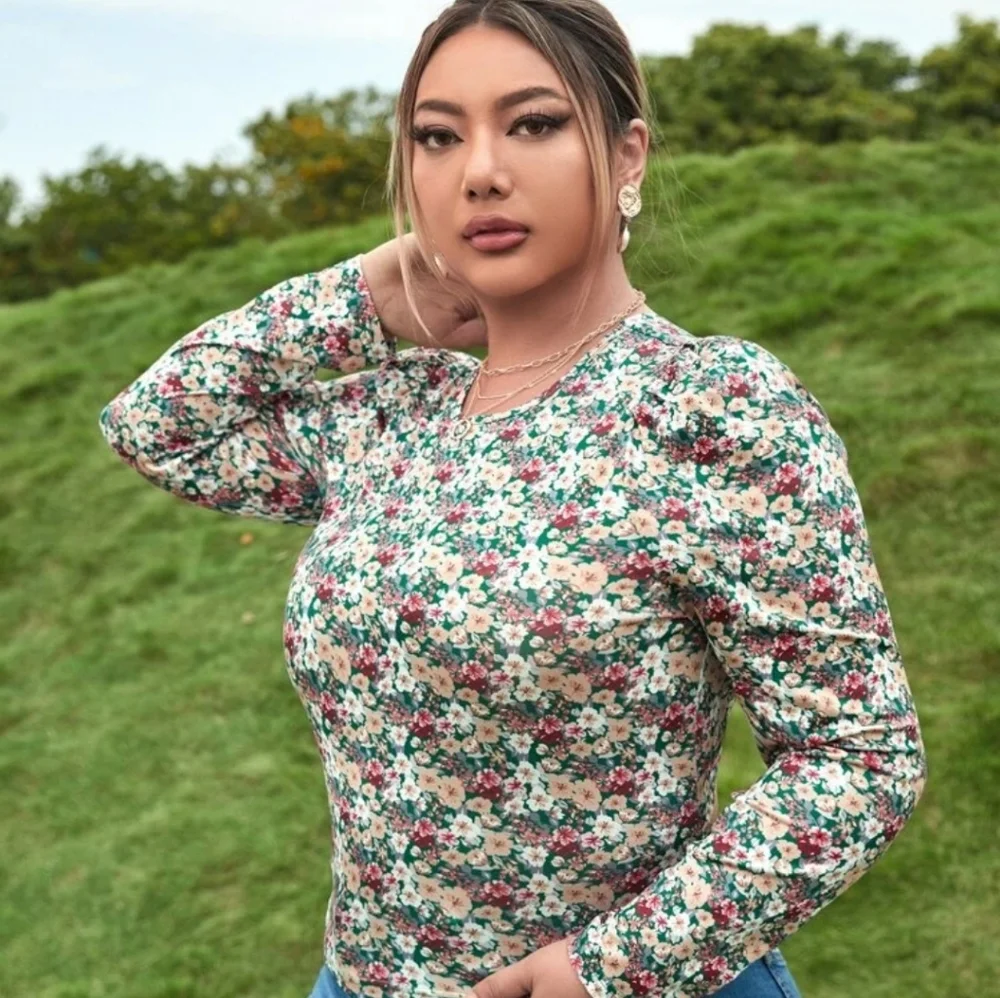 SHEIN VCAY Plus Floral Print Crisscross Tie Back Cutout - Picture 3 of 5